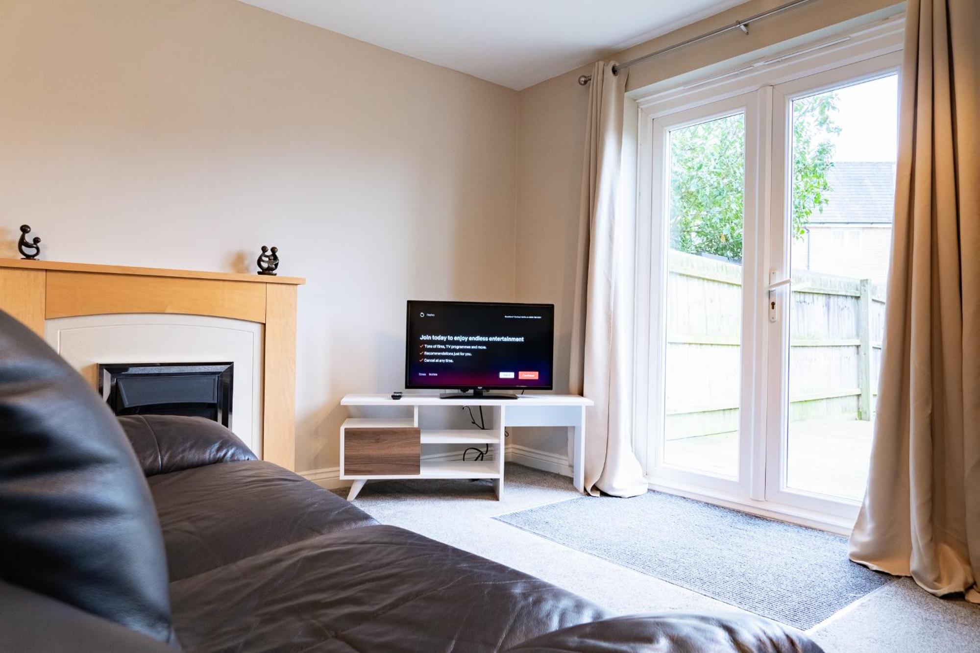 Entire 4 Bed Cosy Luxury Spacious House ハンティンドン エクステリア 写真