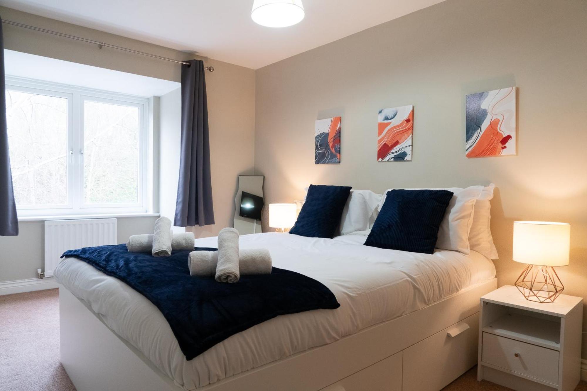 Entire 4 Bed Cosy Luxury Spacious House ハンティンドン エクステリア 写真
