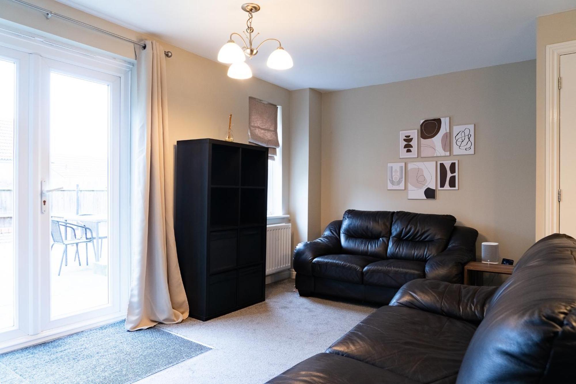 Entire 4 Bed Cosy Luxury Spacious House ハンティンドン エクステリア 写真