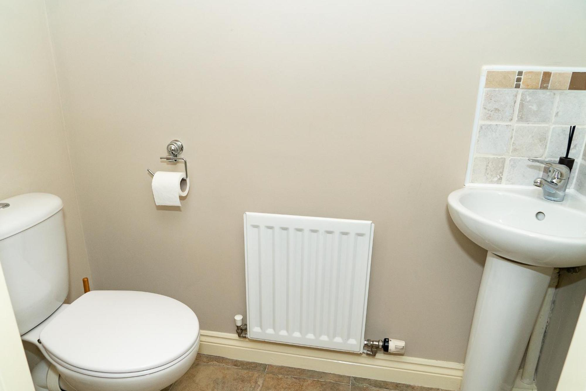 Entire 4 Bed Cosy Luxury Spacious House ハンティンドン エクステリア 写真
