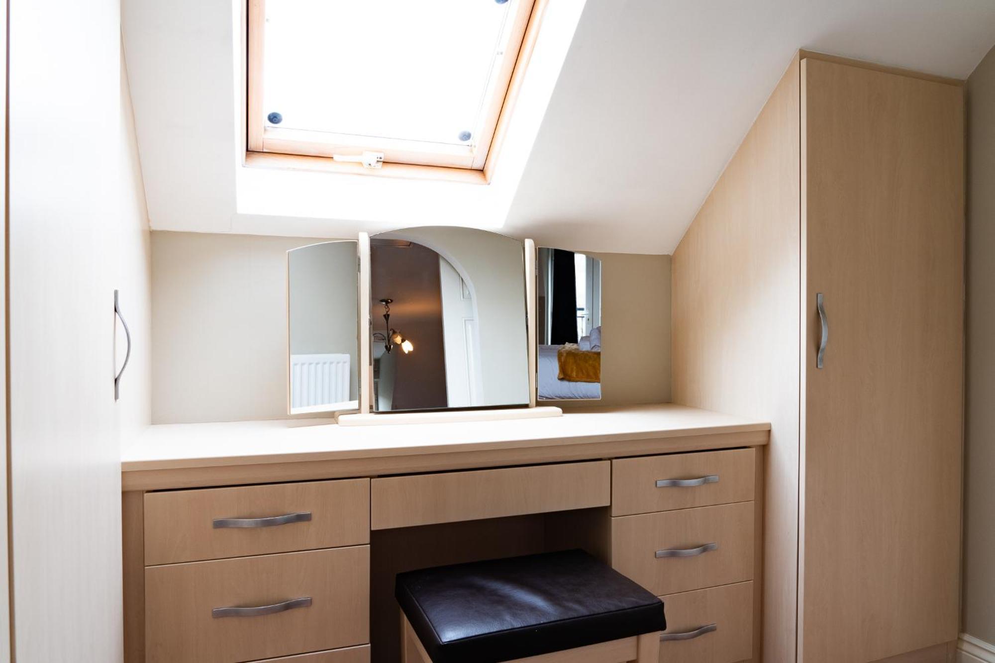 Entire 4 Bed Cosy Luxury Spacious House ハンティンドン エクステリア 写真
